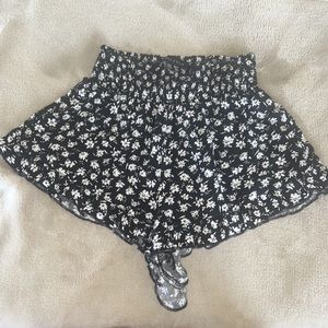 kendall and kylie summer flower black and white shorts